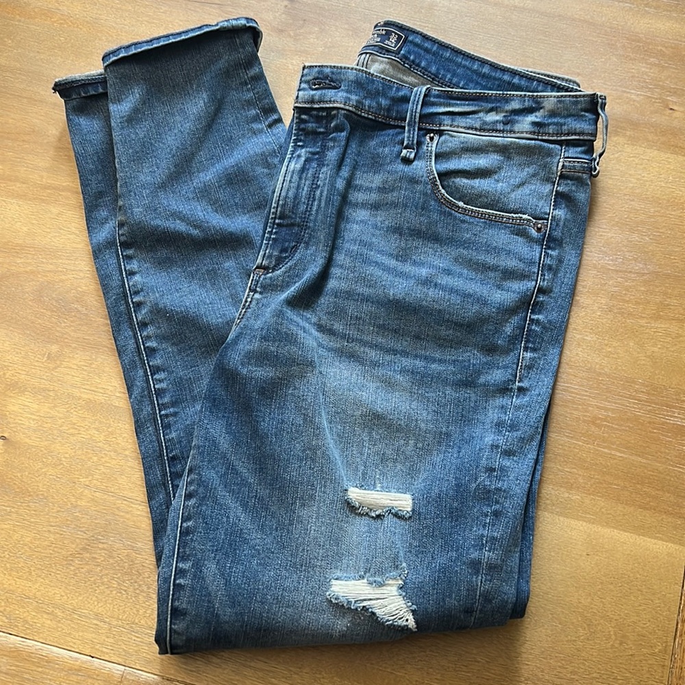Like new Abercrombie Simone high rise super skinny size 14.